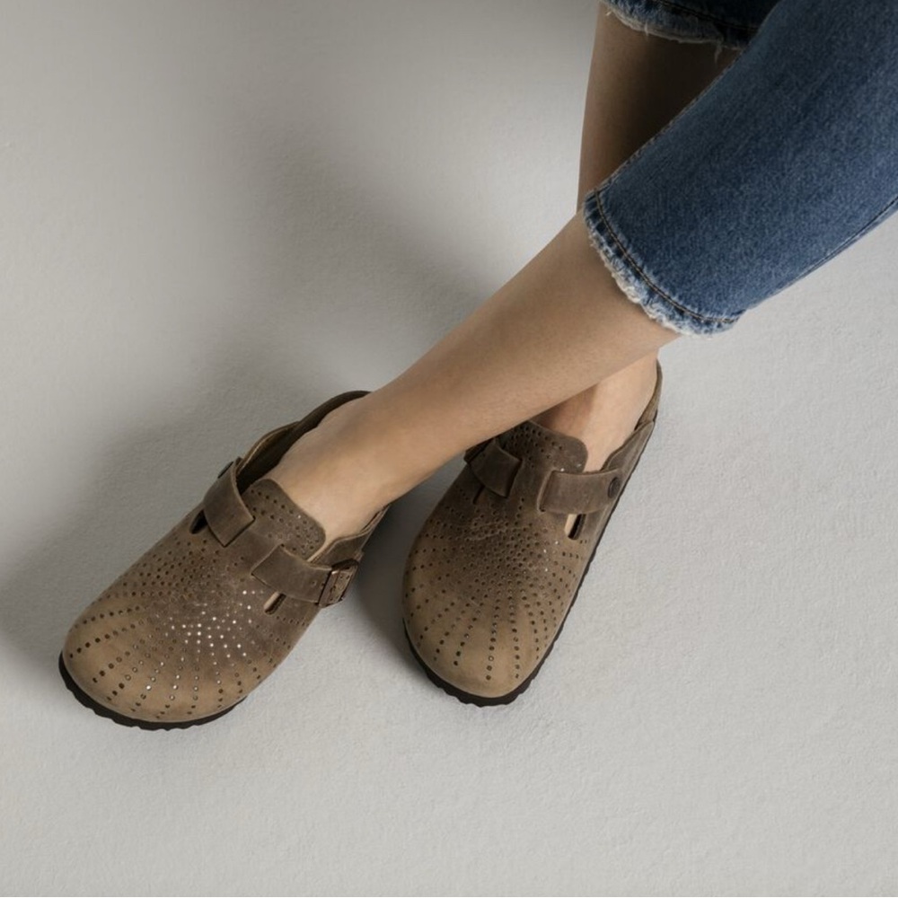 Birkenstock Embossed Boston in Tobacco